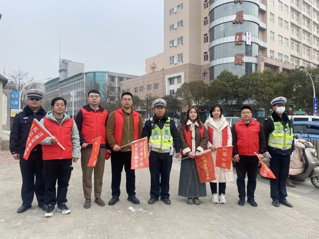 中州集團開(kāi)展“禮讓斑馬線 你(nǐ)我齊參與”學雷鋒文明(míng)交通(tōng)志(zhì)願活動